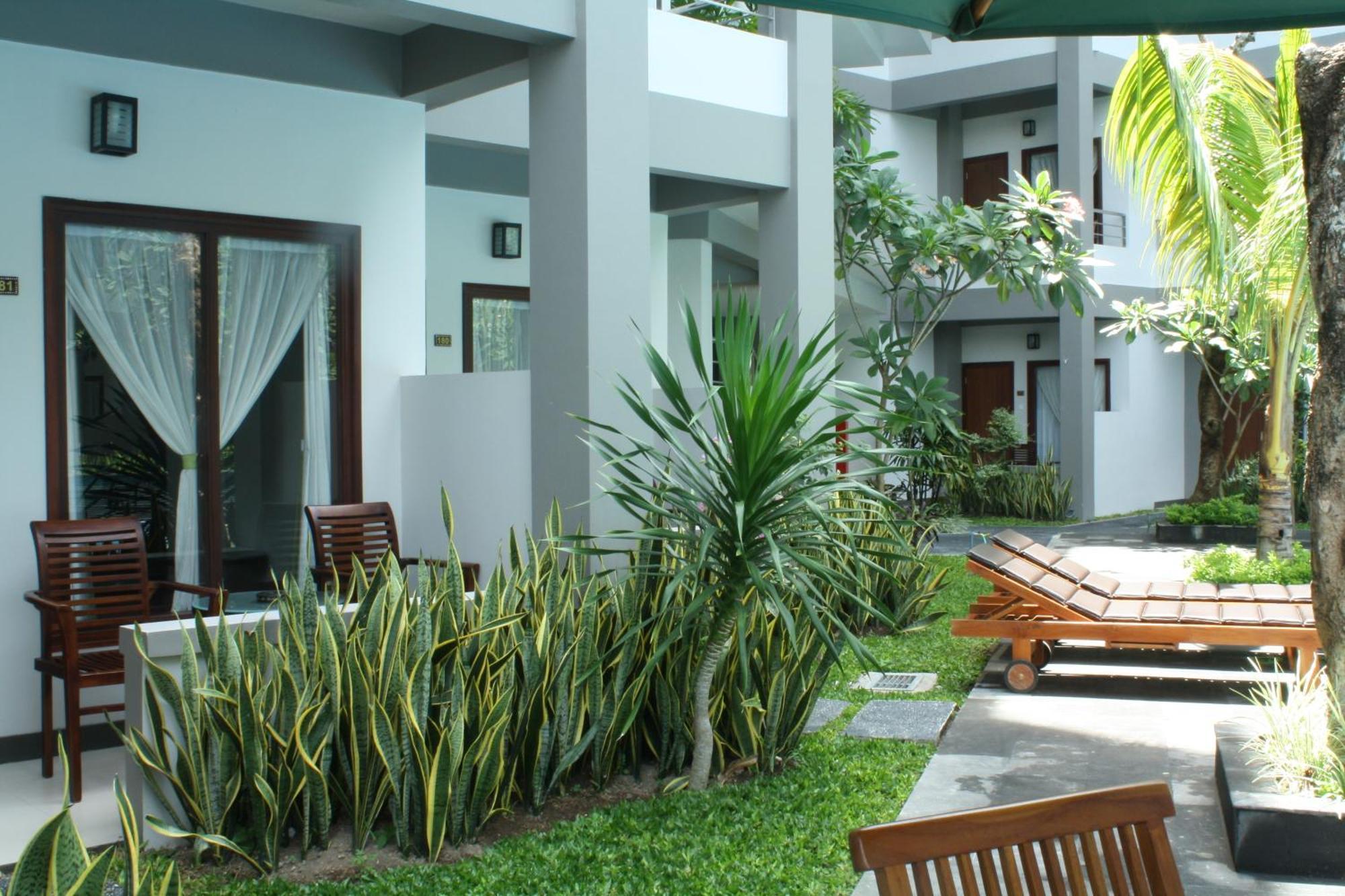 Lombok Garden Hotel Матарам Екстер'єр фото