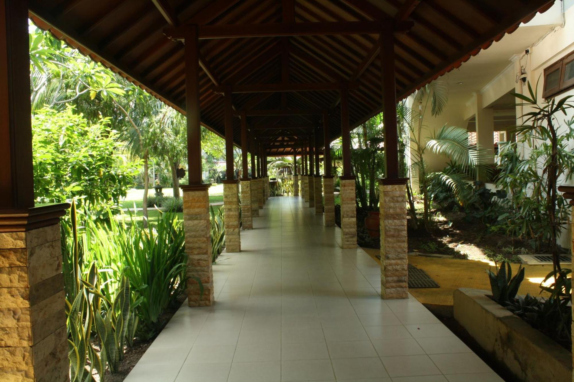 Lombok Garden Hotel Матарам Екстер'єр фото