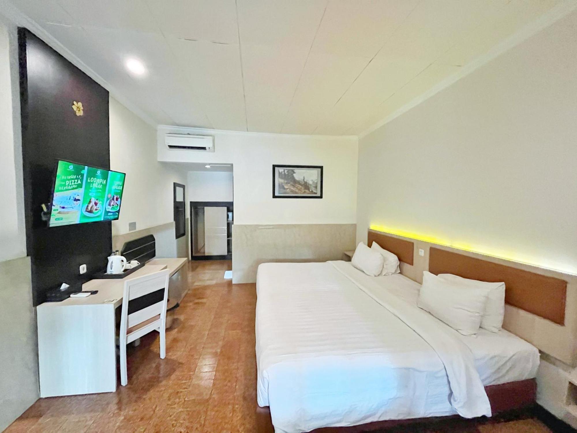 Lombok Garden Hotel Матарам Екстер'єр фото